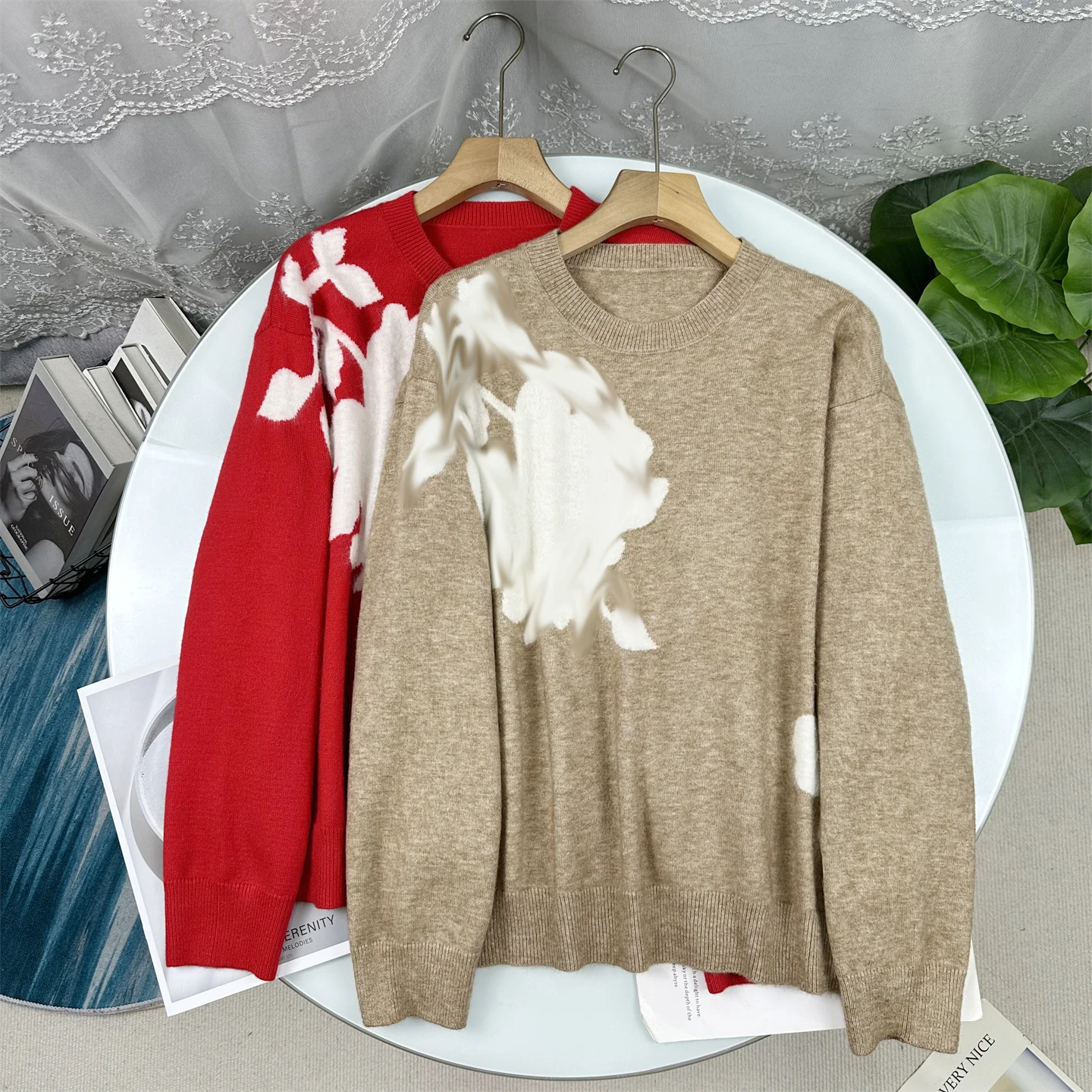 

Модный вязаный свитер с круглым вырезом для женщин, свободный крой, модель без застежек, зима 2025, новинка, простой красный цвет, тренд сезона