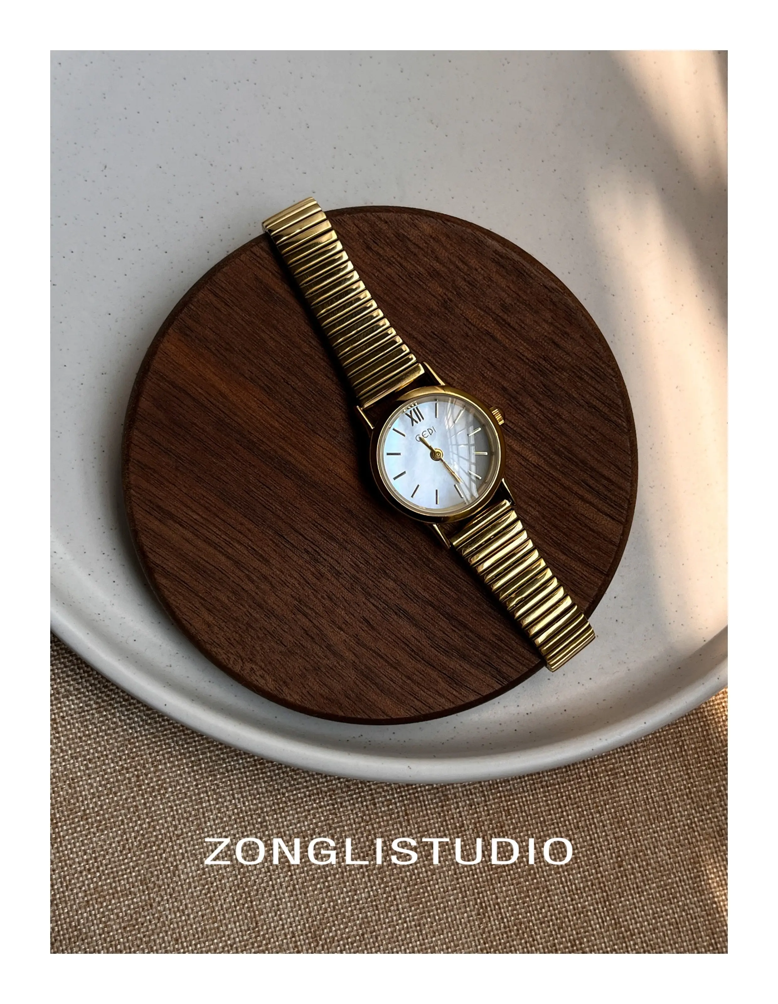 

Новые, элитные, стильные и элегантные женские часы с простым и универсальным дизайном; Креативная идея для подарка для женщин.