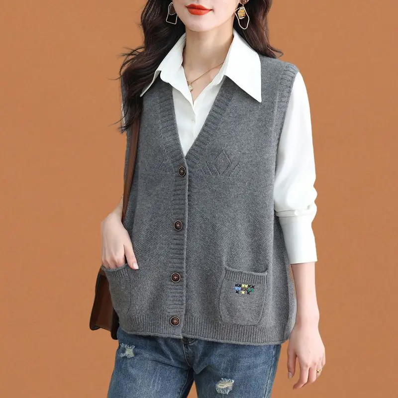 Knitted vest for women\'s spring wear, new sleeveless sweater cardigan jacket loose layering worn over the shoulder