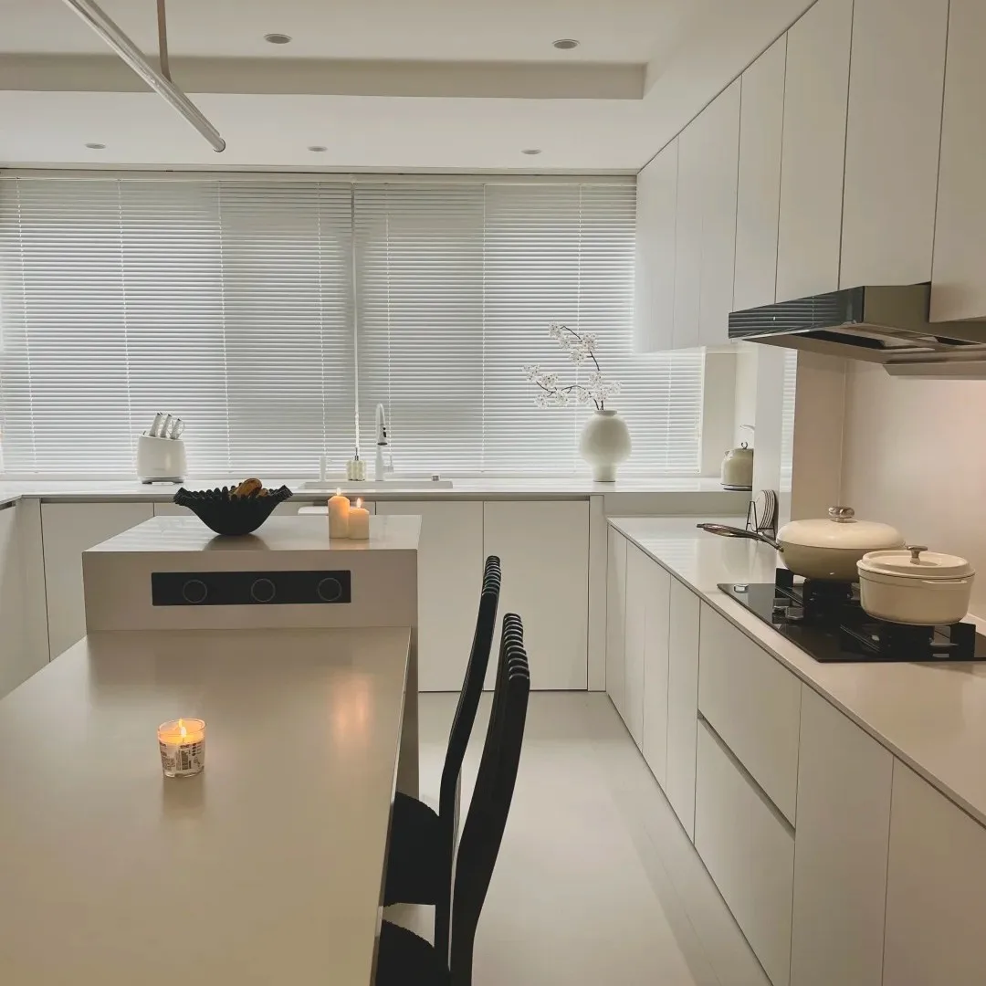 %Trendy Solid-Color Modern Minimalist Pine Wood Custom Kitchen Cabinets Water Resistant