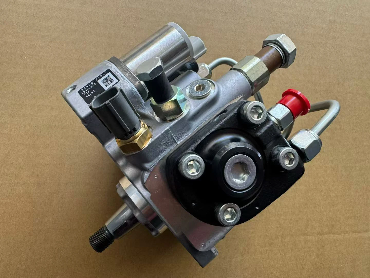 2210051042 New Original Diesel Engine High Pressure Common Rail Fuel  Pump Compatible with 1VD-FTV Engine 22100-51042