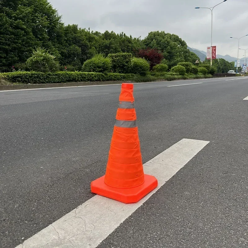 Durable  Foldable Traffic Reflective Safety Cone with LED Lights 30cm 45 cm 70cm Height Collapsible Traffic Cones Multi Purp