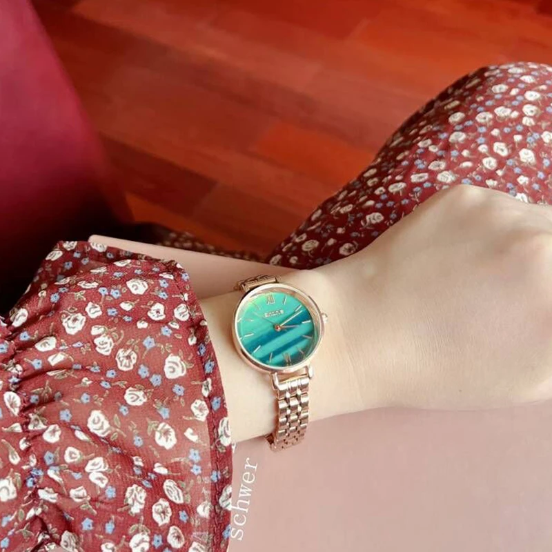 Small niche light luxury minimalist temperament square retro women's watch Famous brand genuine small green watch