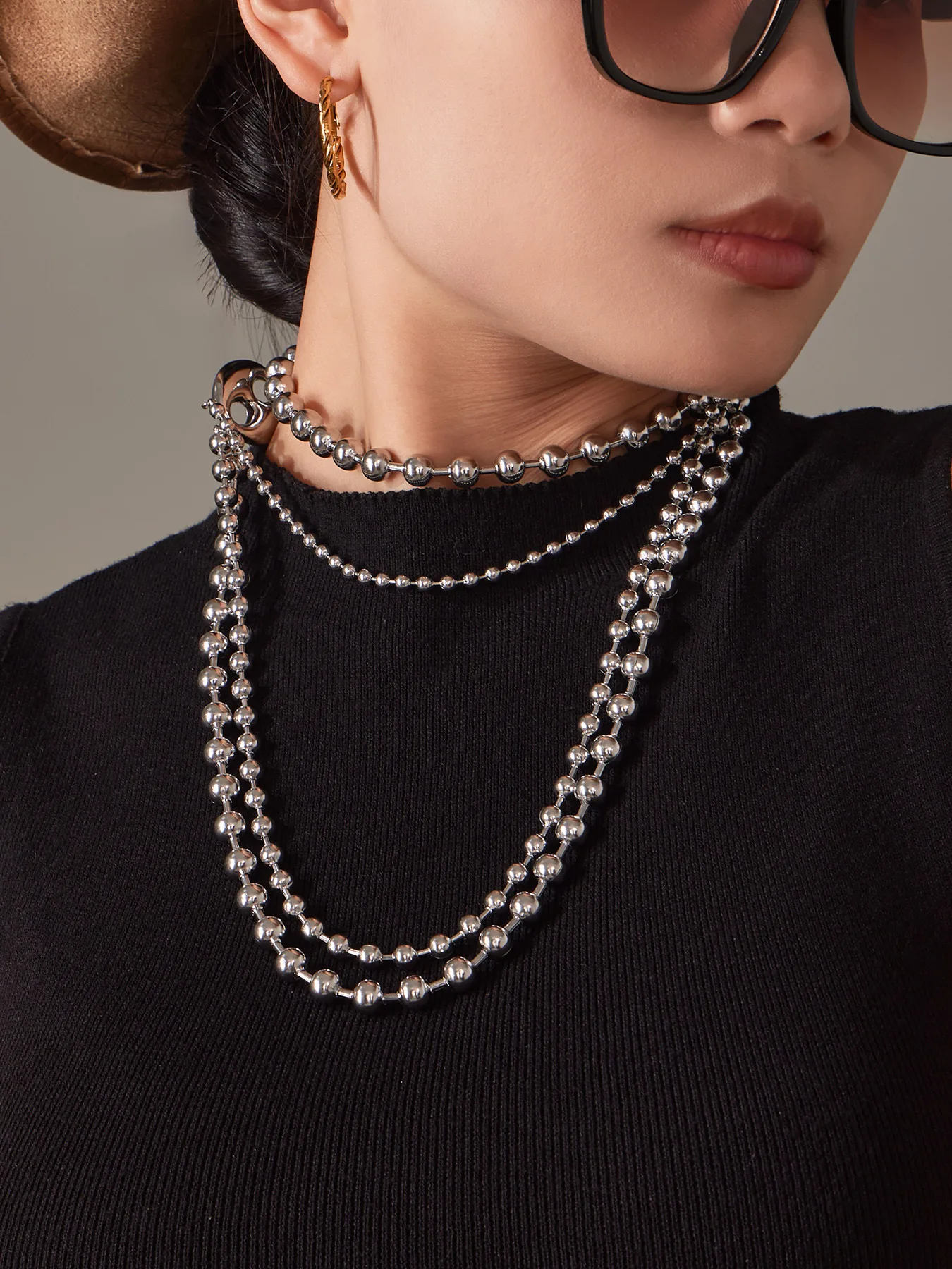 Zweifarbige dreilagige lange Halskette aus Edelstahl, 18 Karat vergoldete Perlen-Pullover-Kettenhalsketten für Damen – Detail 7