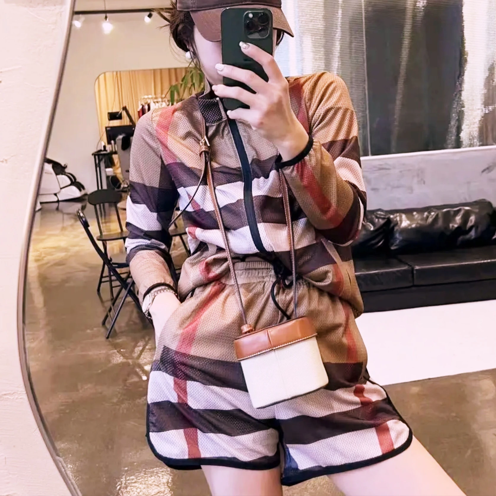 Conjunto de 2 piezas de tela de malla de verano 2025, Top de manga larga con estampado caqui y pantalón corto para mujer, abrigo con cremallera a la moda, ropa