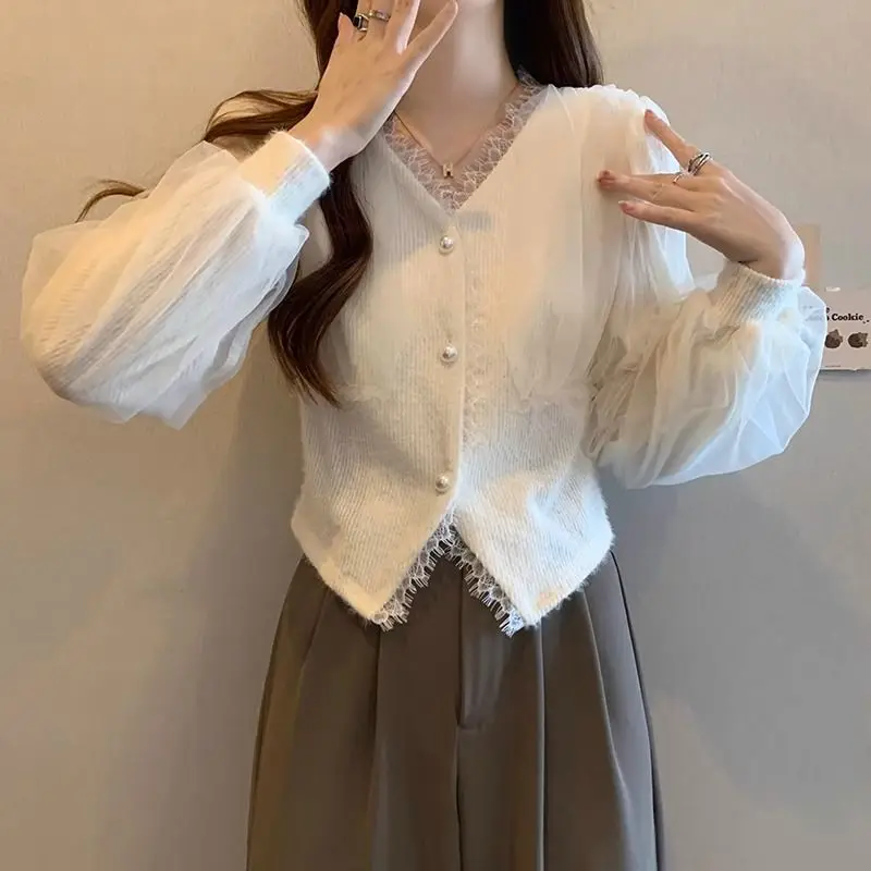 V넥 셔츠 & 블라우스 여성용 젊고 우아한 신상 2025 한국 스타일리쉬 한국 인기 의류 베이직 메쉬 여성 상의 세일