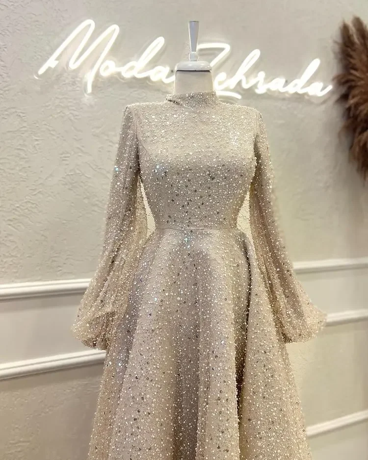 فساتين حجاب فاخرة 2025 للنساء المسلمات فساتين سهرة رسمية برقبة عالية وأكمام طويلة رائعة للحفلات الراقصة رداء خرز لحفلات الزفاف