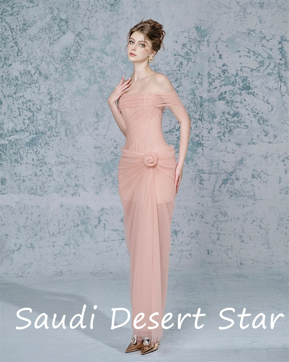 dostosowaneDostosowane wykwintne kwiaty suknia wieczorowa pełna wdzięku z odkrytymi ramionami suknie gwiazd przepuszczalne proste rozcięcia po bokach P