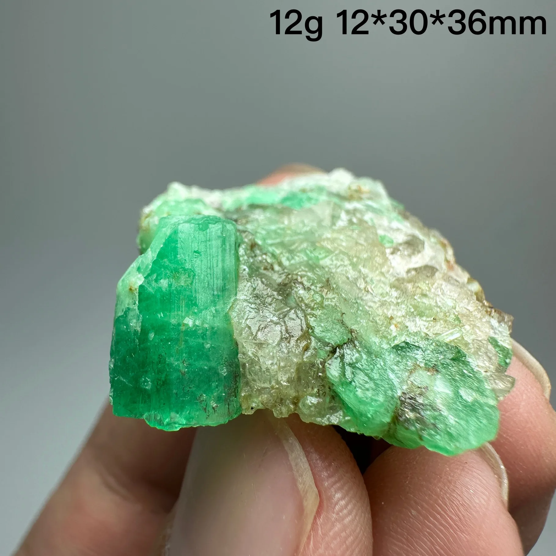 عينة معدنية من الزمرد الطبيعي + بلورات كوارتز شفاء وأحجار كريمة صخرية #3