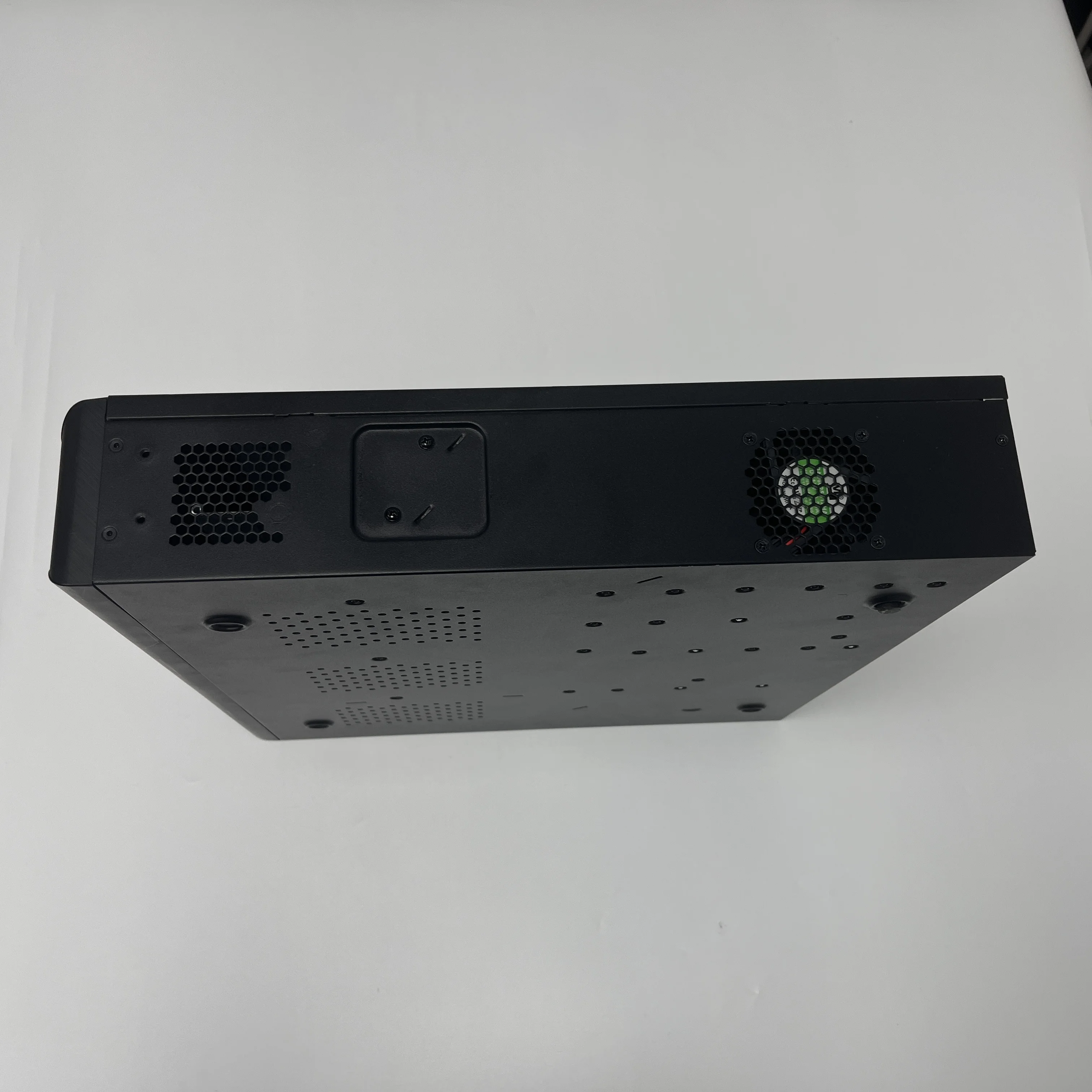 Hiseeu High-Performance 64-Channel 4K 8MP NVR With 8 Hard Drive Bays For Large-Scale Surveillance