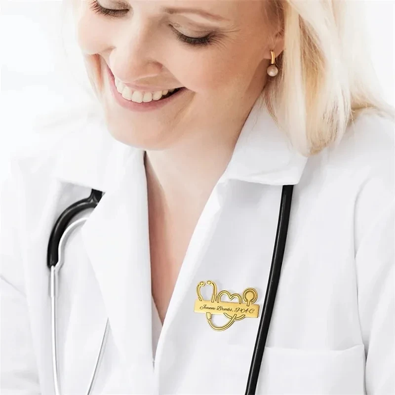 Custom Stainless Steel Gold Silver Color Stethoscope Shape Lapel Pins Brooch Doctor Nurses Professional Engraved Name Badge Pin