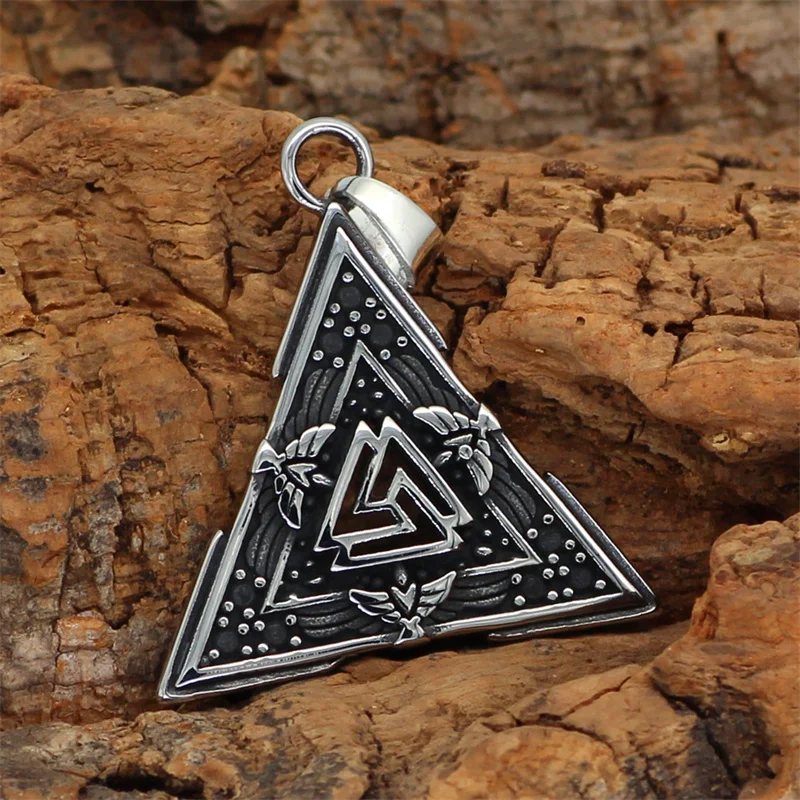 Viking Vintage Triangle Rune Titanium Steel Pendant Necklace Men\'s Fashion New Punk Hip Hop Necklace Accessories Wholesale 2023