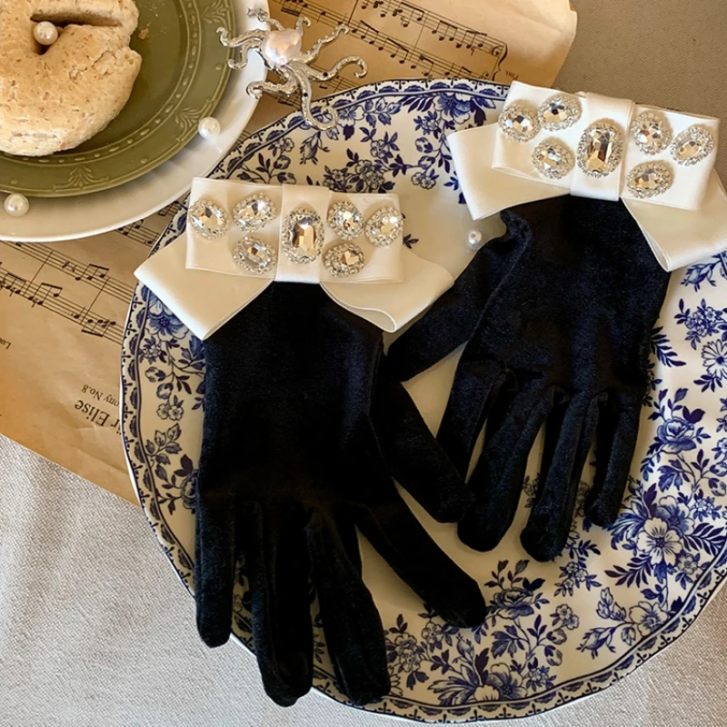 Guantes de terciopelo negro para mujer, adorno con textura de corte, cinta brillante con incrustaciones de gemas, decoración Universal para las cuatro estaciones, primavera y verano