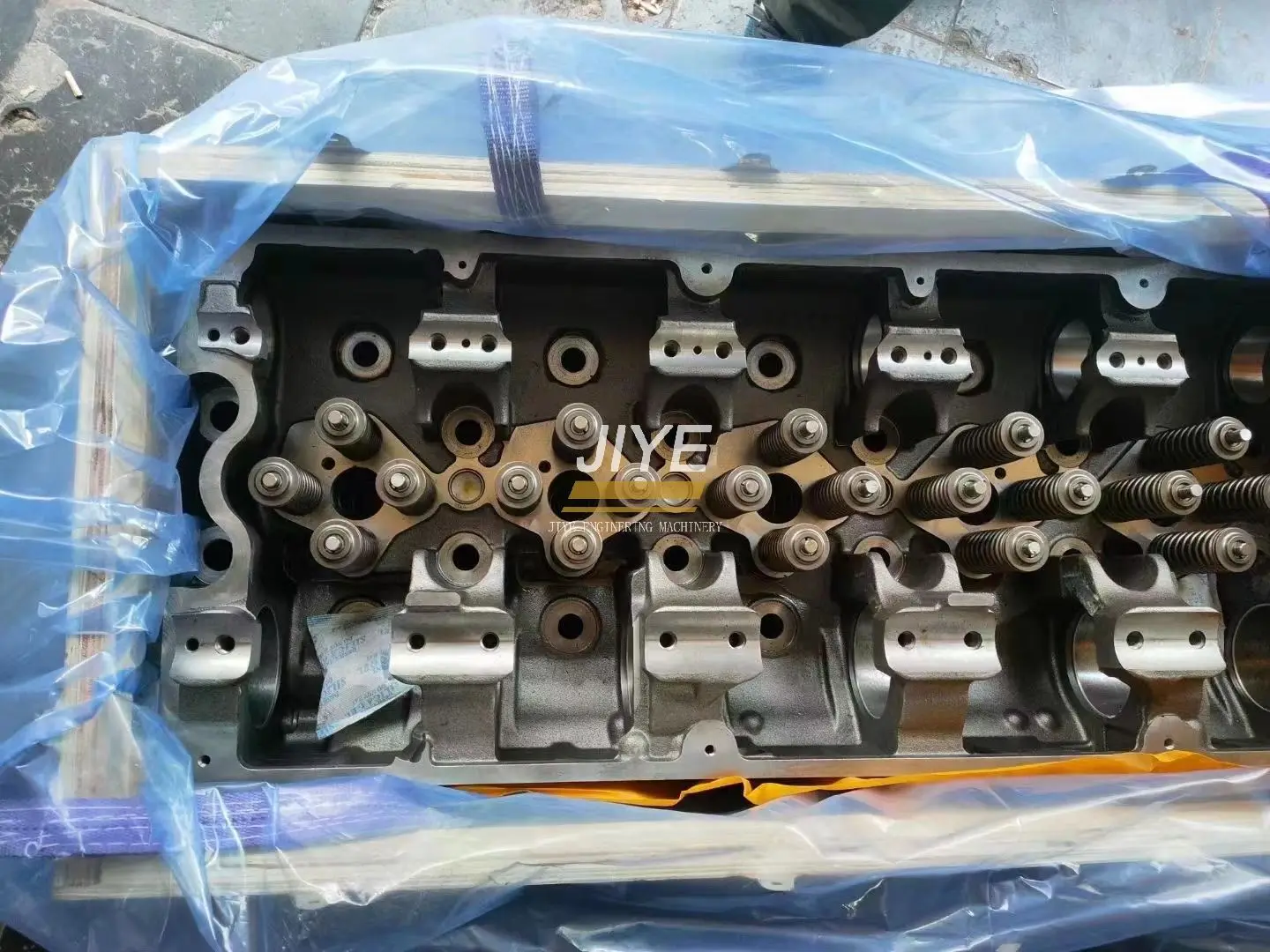 High Quality QSX15 Engine Cylinder Head   For Cummins