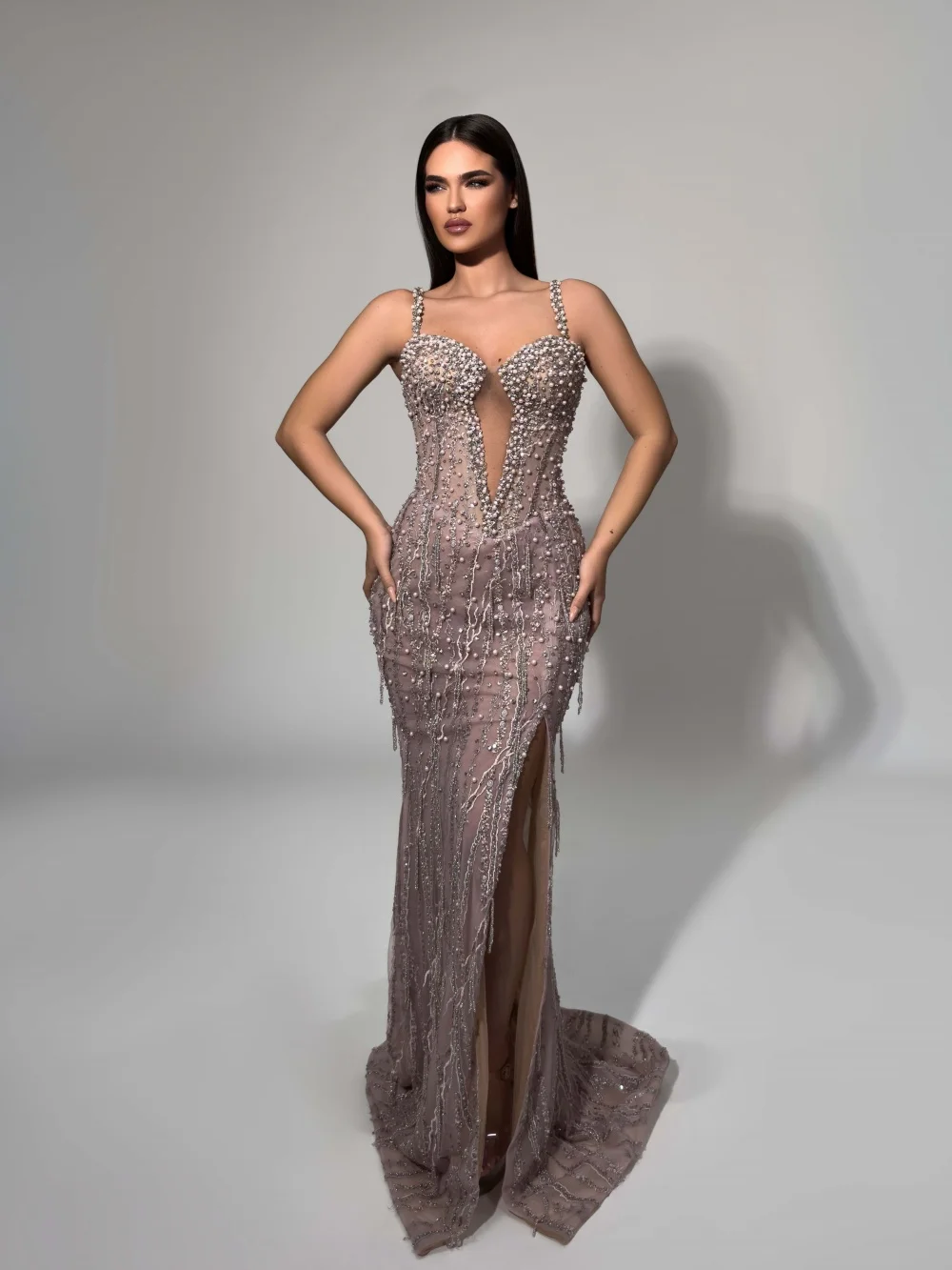 Nuovo arrivo Perle opulenti Abito da sera Cinghie sottili Abito da festa formale con spacco alto Abiti da banchetto con perline scintillanti personalizzati