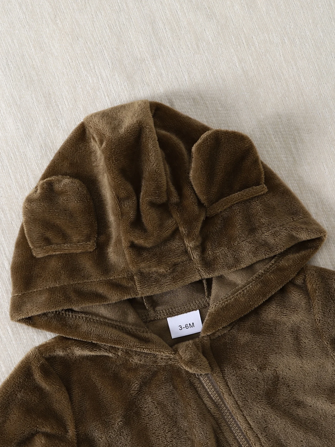 1 Stück Baby-Winter-Flanell-Strampler mit Füßen, Niedlicher Bärenohren-Kapuzenanzug mit Vollreißverschluss, Warmer Einteiler für 0-18 Monate – Detail 3