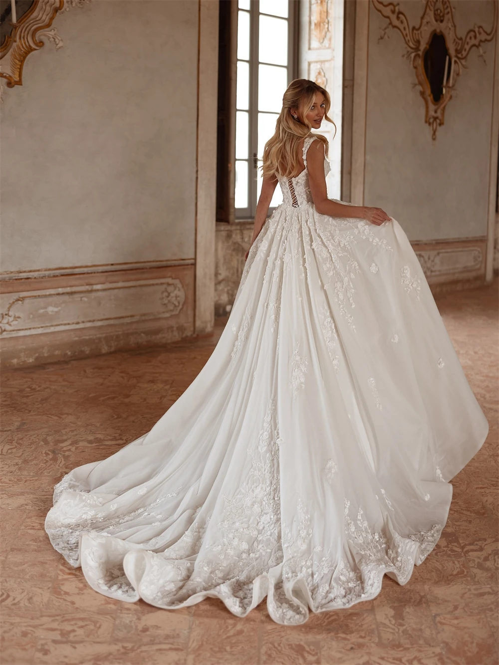 Customized Exquisite Appliques and Sequined Wedding Dress Classic Chapel Train Lace Up Back Bridal Gowns Formal Vestido De Novia