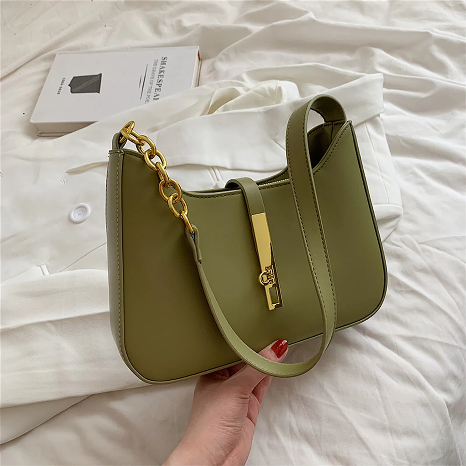 Trend Designer Chain Shoulder Bags Women Underarm Bag Leather Shoulder Bag Half Moon Handbag Armpit Ladies Bag