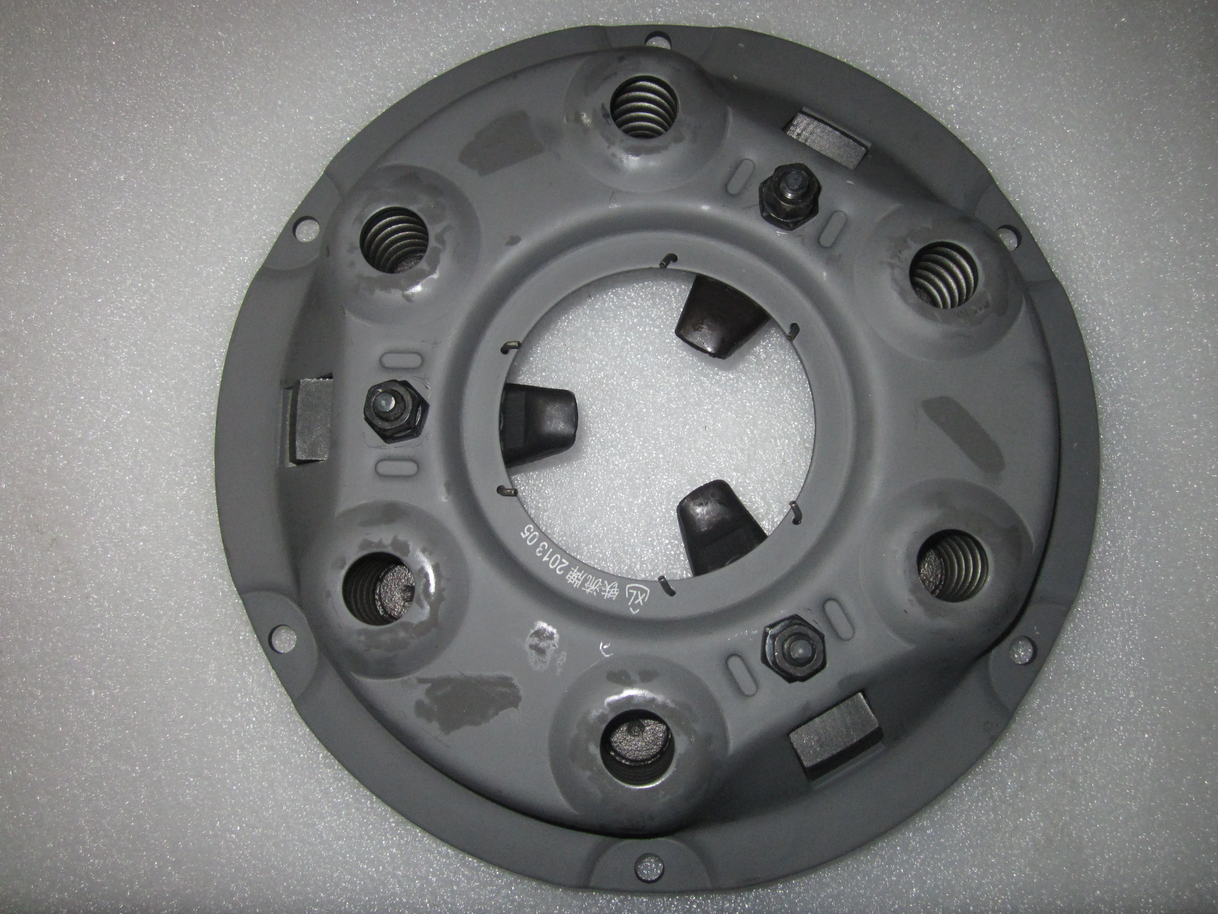 9 inch single stage clutch with driven disc and release bearing for Shenniu Bison SN250 / SN254 with Hubei brand engine 295T