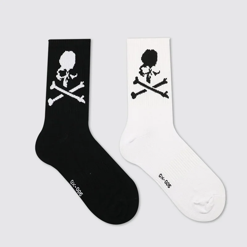 

Hip Hop Skateboard Original Design Black White Skull Socks Personality Street Hip Hop Sports Middle Tube Cotton Women's Socks