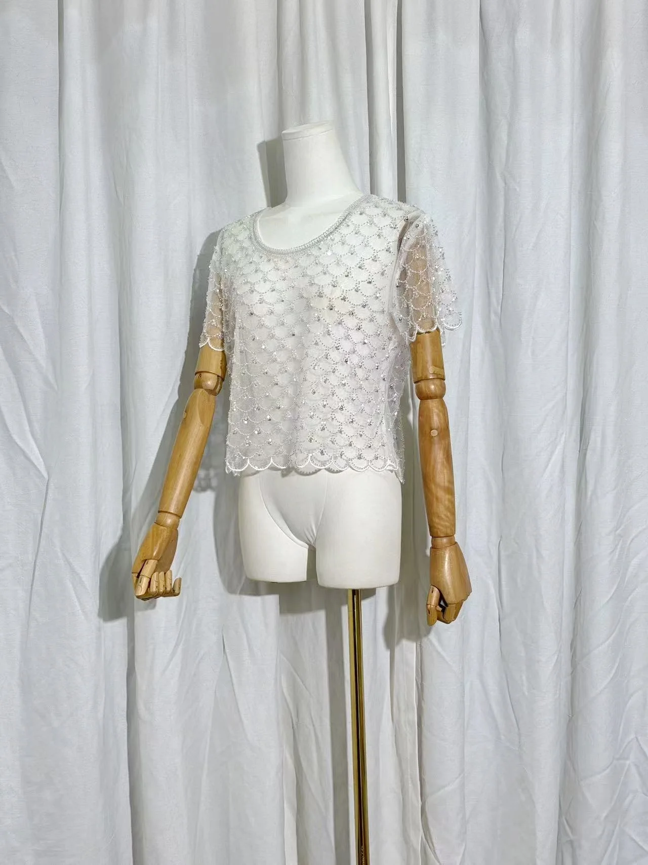 H80 & S90 جديد حار مثير المرأة س الرقبة قصيرة الأكمام شبكة مطرز عطلة الترتر الجوف خارج التطريز حفلة تانك تي شيرت كامل بروتيل