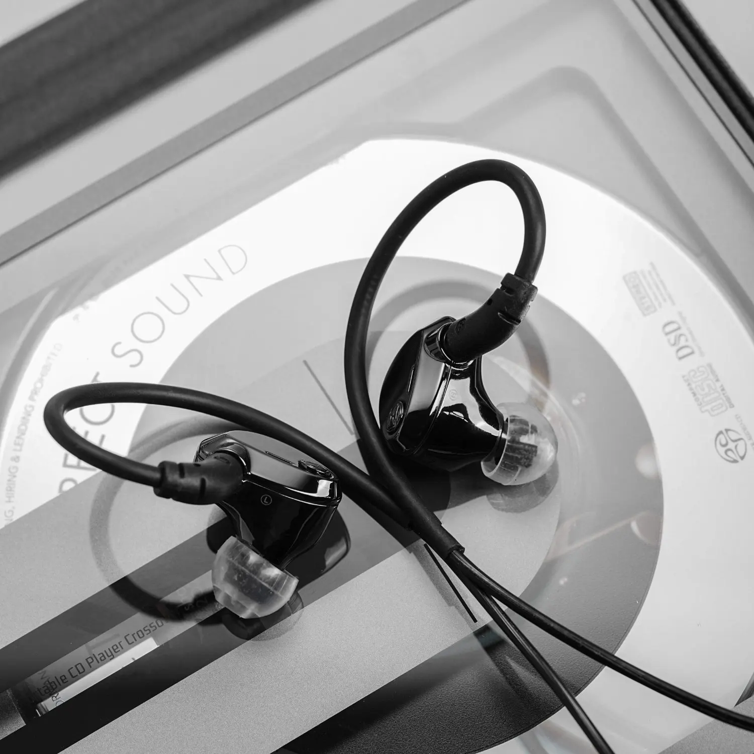 TWISTURA Delta Słuchawki douszne HiFi z pojedynczym przetwornikiem dynamicznym, do wszystkich zastosowań, przewodowe słuchawki gamingowe z odłączanym kablem i mikrofonem — zdjęcie produktu 4