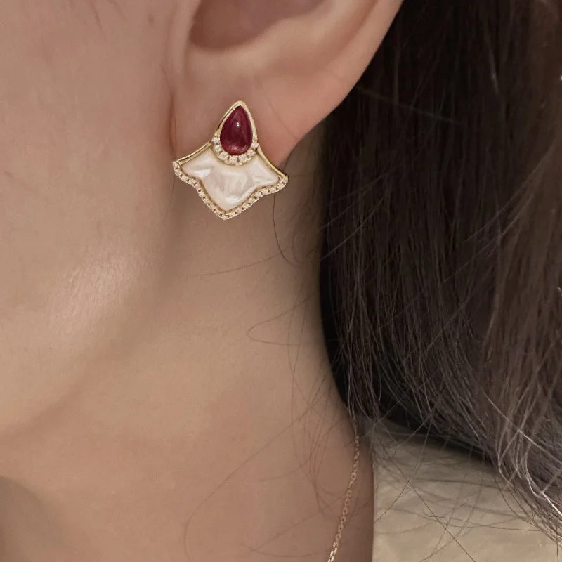 Creative Light Luxury White Fritillaria Maple Leaf Ruby Necklace earrings Pendant  High quality Fashion Retro  jewelry sets