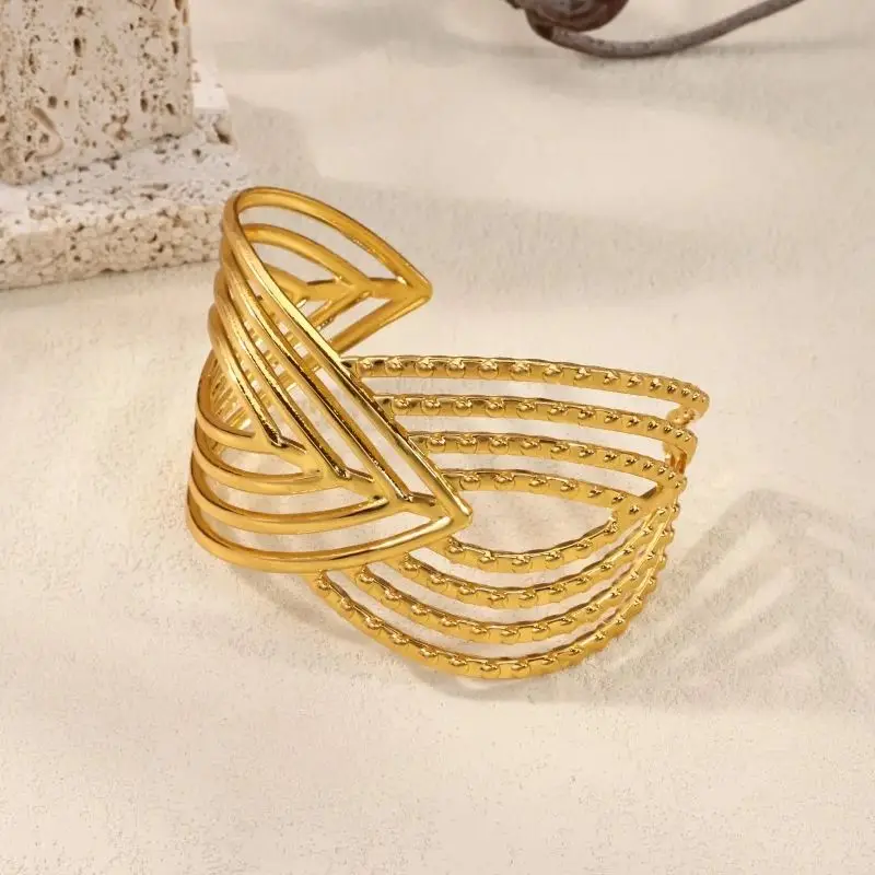 Free Shipping Geometric Leaf Bracelet For Women Stainless Steel Gold Color Cuff Bangle Exquisite Classic New Fashion Jewelry