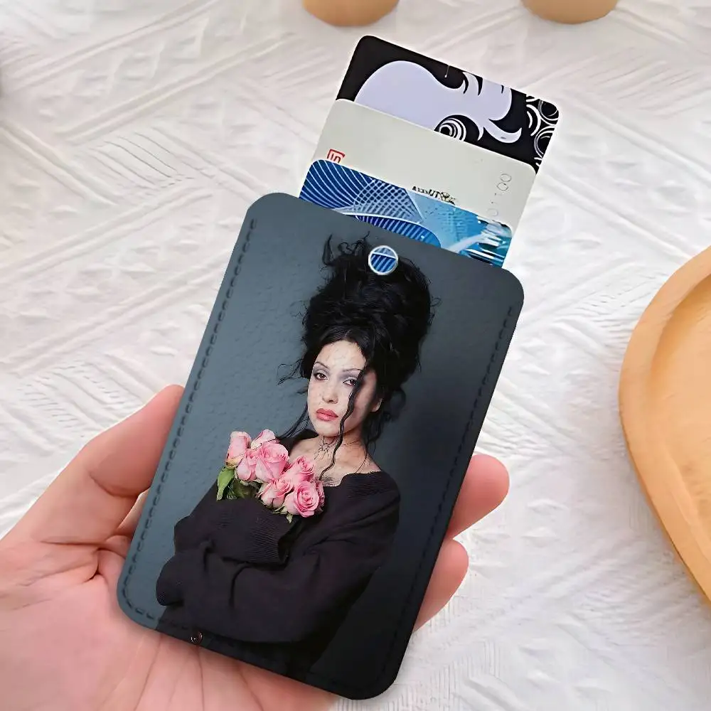 M-Mon L-Lafertes FEMME FATALE Uroczy breloczek do kluczy z motywem kreskówkowym, anime, modny wisiorek, etui na karty identyfikacyjne, karty do drzwi, karty autobusowe