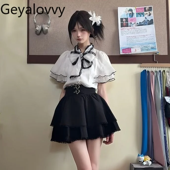 

Черно-белый кружевной топ с развевающимися рукавами и высокой талией, облегающая короткая юбка с пуговицами в форме сердца, комплект из двух предметов для милых девочек