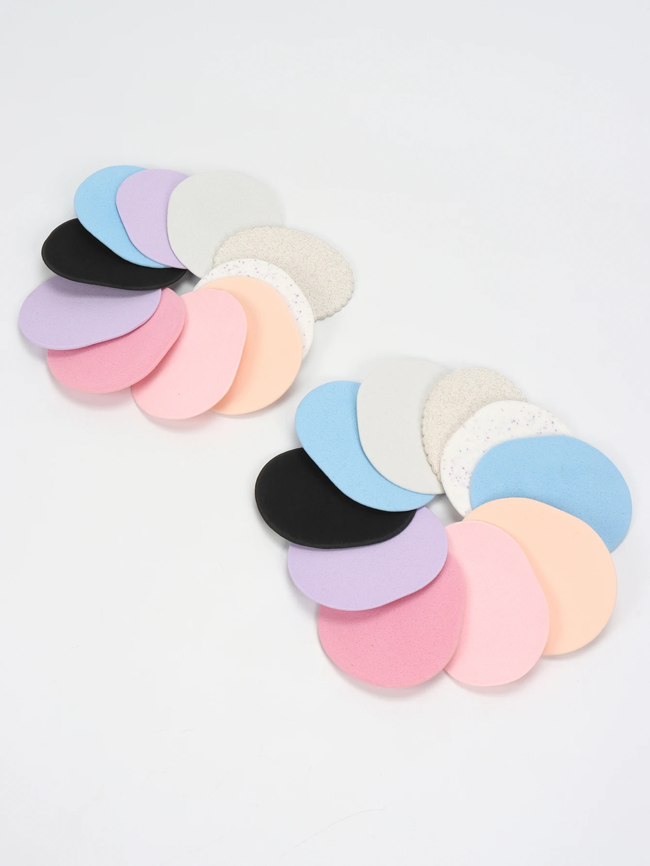 10 stuks willekeurige kleur en vorm gezicht wassen het gezicht spons scrub exfoliërende gezichtspad is een herbruikbare make-up verwijderaar geschikt