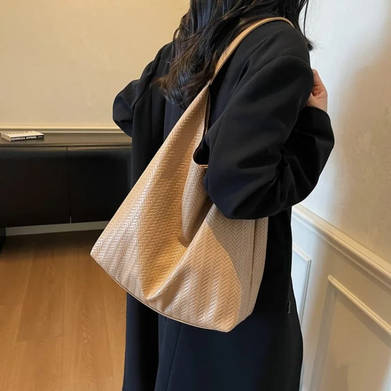 

Stylish Elegant Casual Tote Bag for Women with Messenger Feature Solid Color and Large Capacity