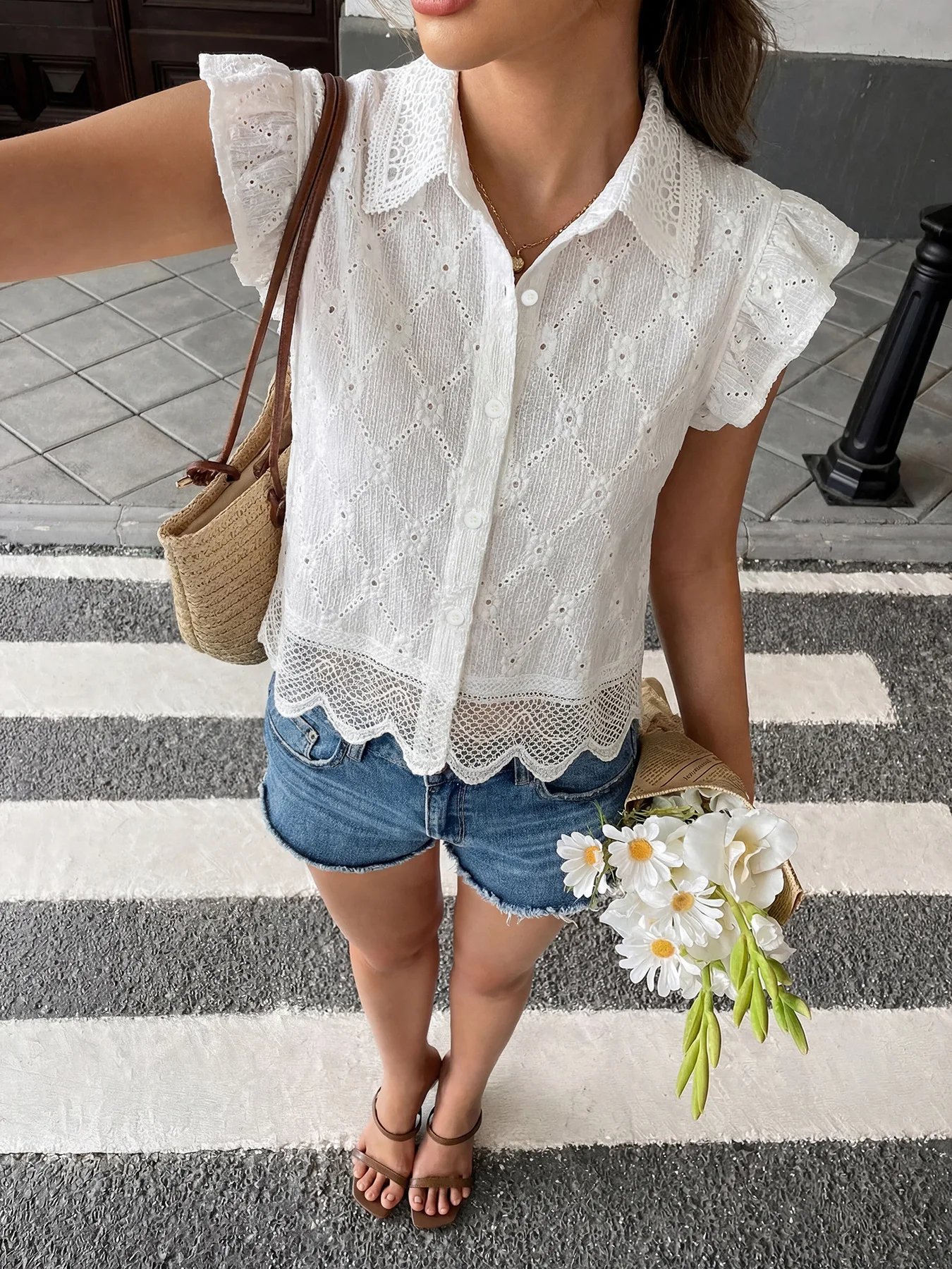 

Women's Shirt Summer New French Fashion Elegant Style Crochet Lace Splicing Hollow Knitting Design Button Front Fly Sleeve Shirt
