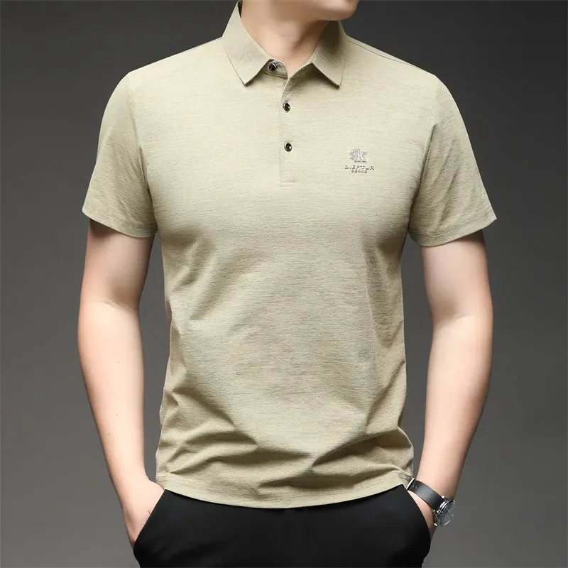 Neues Herren-Business-Casual-Kurzarmhemd mit Abzeichen, einfarbiges Poloshirt, modisches, atmungsaktives, bequemes, vielseitiges Oberteil