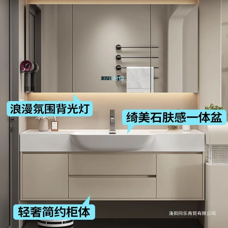 Mobile da bagno moderno e cremoso