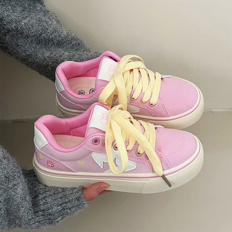2026 Autumn New Women's Cute Style Bread Shoes Niche Fashion Versatile White Shoes Casual Thick Soled Student Sports Shoes