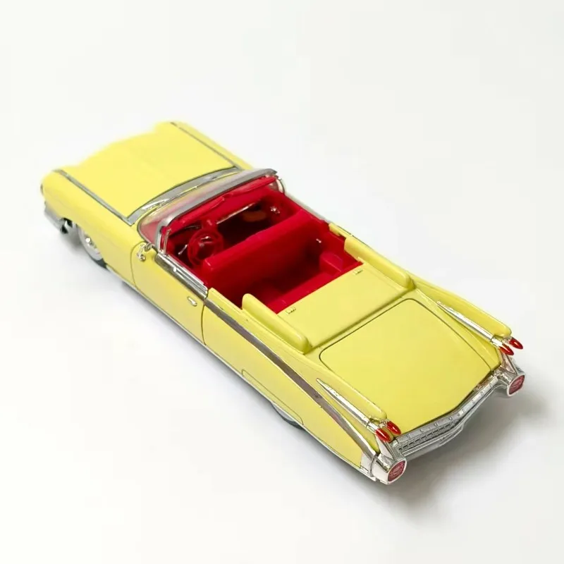 

Классический автомобиль-трансформер, имитация модели автомобиля из сплава, коллекция готовых продуктов, классические украшения, новинка с упаковкой