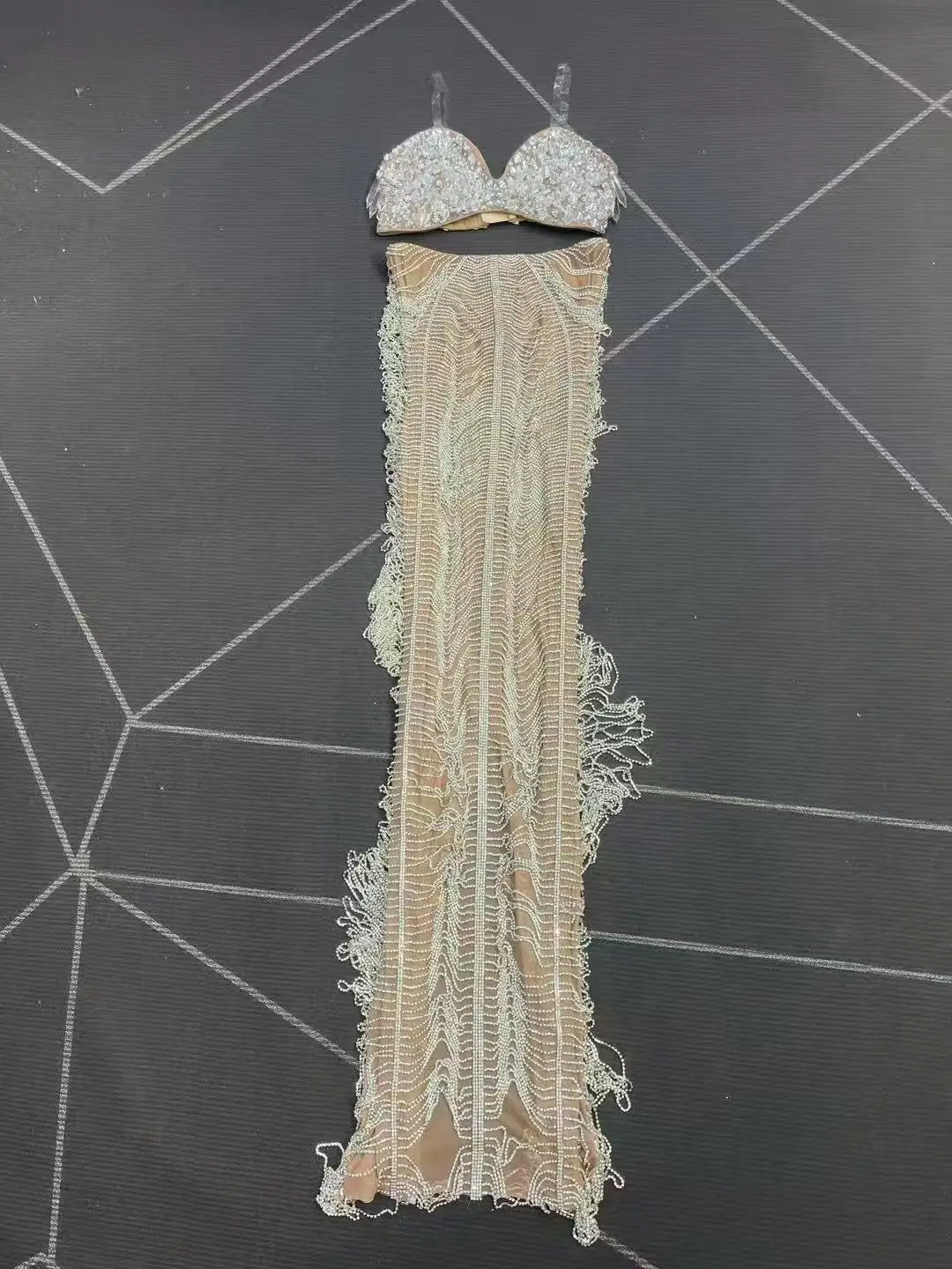 섹시한 스플릿 세트 고급 반짝이는 펜던트 크리스탈 체인 메쉬 드레스 여성 생일 이브닝 파티 가운 레드 카펫 쇼 무대 의상