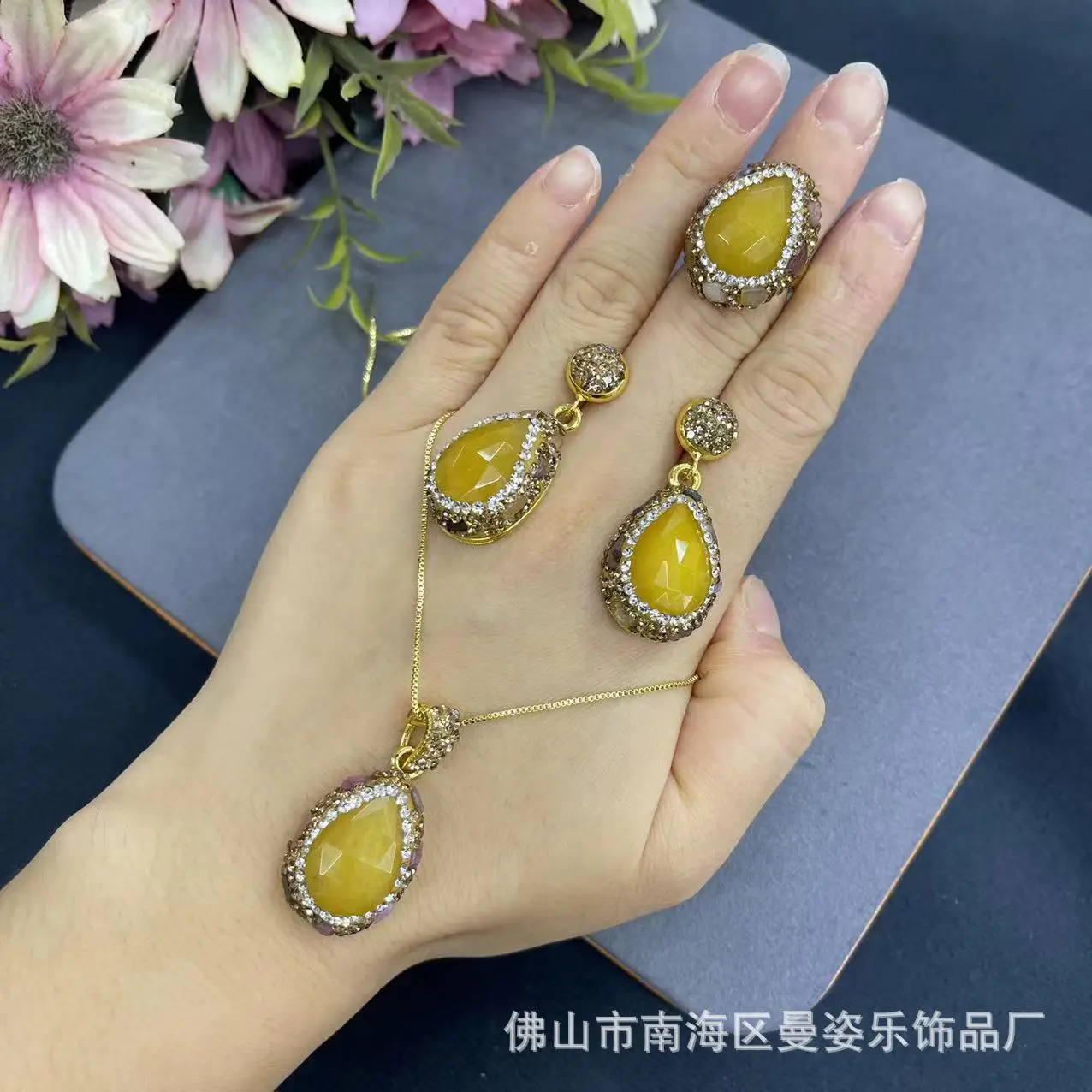 

Ore cut Malay jade set inlaid with tourmaline rough stone three-piece French personalized vintage pendant necklace earring ring