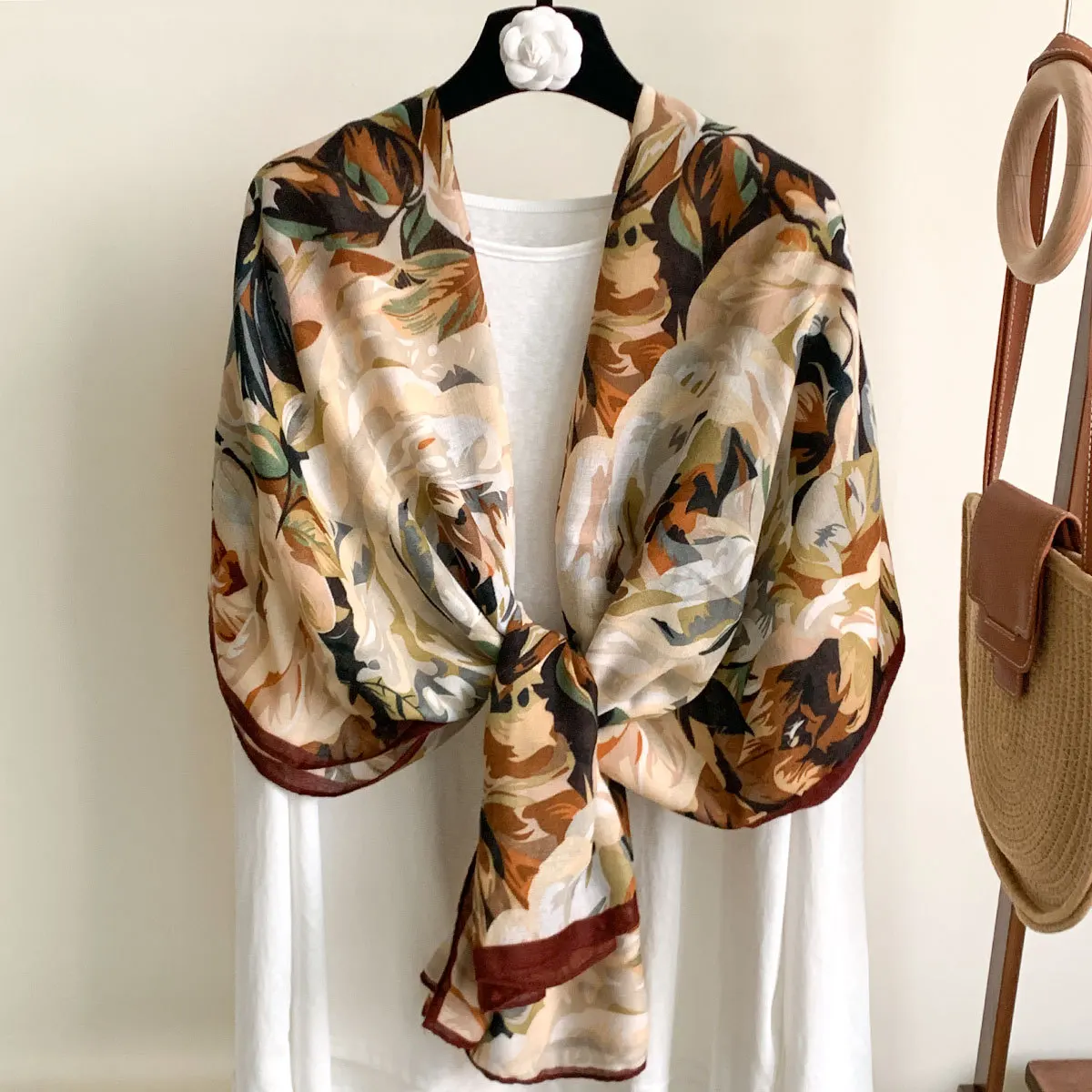 

New Floral Chiffon Linen Scarf Women Elegant Rolled Hem Design Neck Wrap Shawl Hijab Hair Wrap Fashionable All-season Versatile