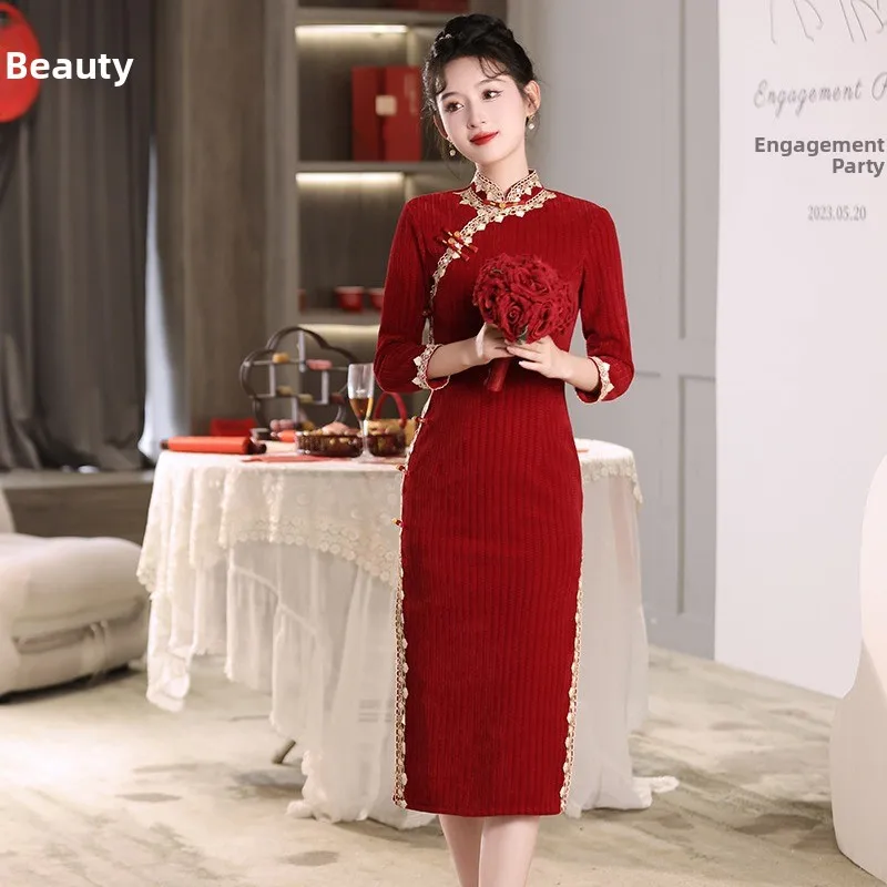 

Красное шенилловое платье-ципао с длинными рукавами, средней длины, новая версия, осенне-зимнее, для свадеб и вечерних мероприятий, женская одежда