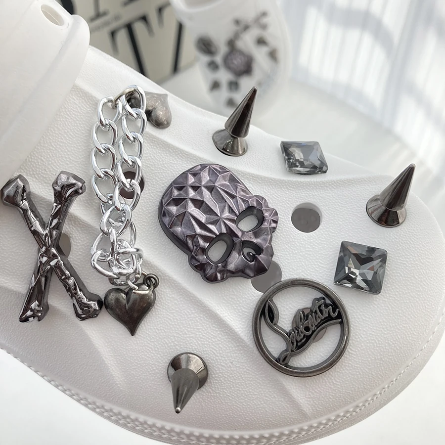 18 قطعة دلايات الجمجمة مع سلسلة المسامير الشرير مدبب أشار تو ABS الأحذية الديكور دبابيس اكسسوارات مناسبة ل قباقيب كروكس #3