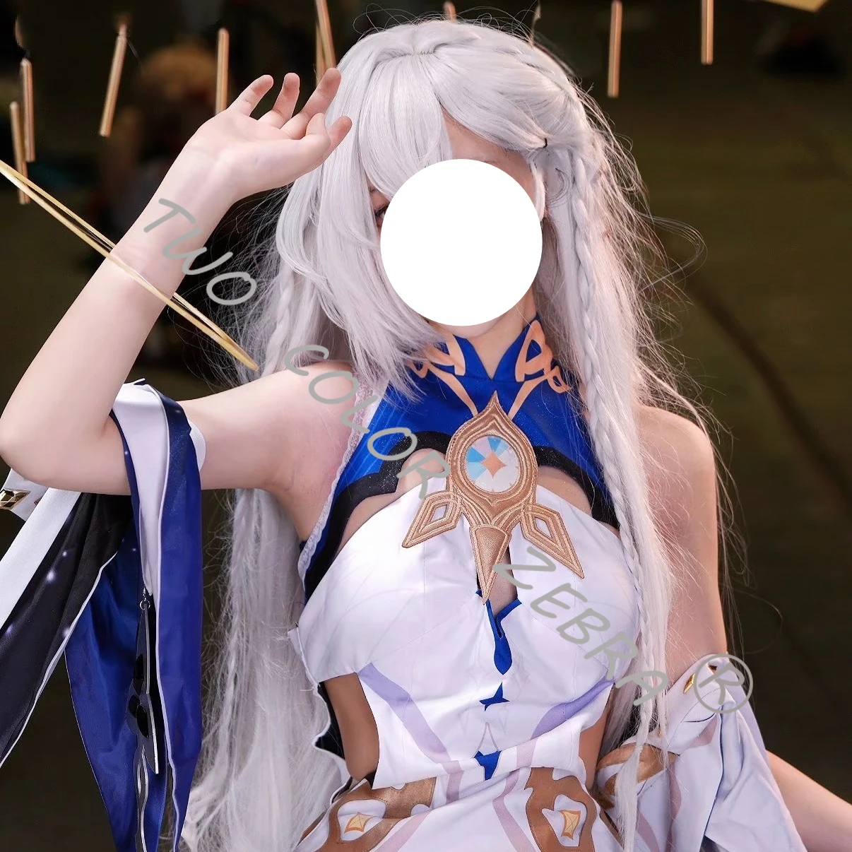 Image 6: Nouvelle Perruque Cosplay Istaroth - Jeu Genshin Impact - Cheveux Longs Argentés Thermorésistants de 100 cm - Accessoire de Jeu de Rôle Synthétique pour Cosplayer et Comic Con