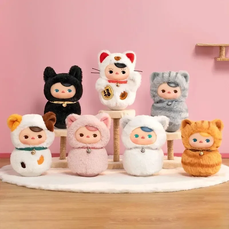 POP MART Pucky Roly-Poly Kitty Series ตุ๊กตาไวนิลแบบกล่องสุ่ม - ฟิกเกอร์ลุ้นรับของน่ารัก อนิเมะ ของตกแต่งโต๊ะทำงาน แบบซองสุ่ม