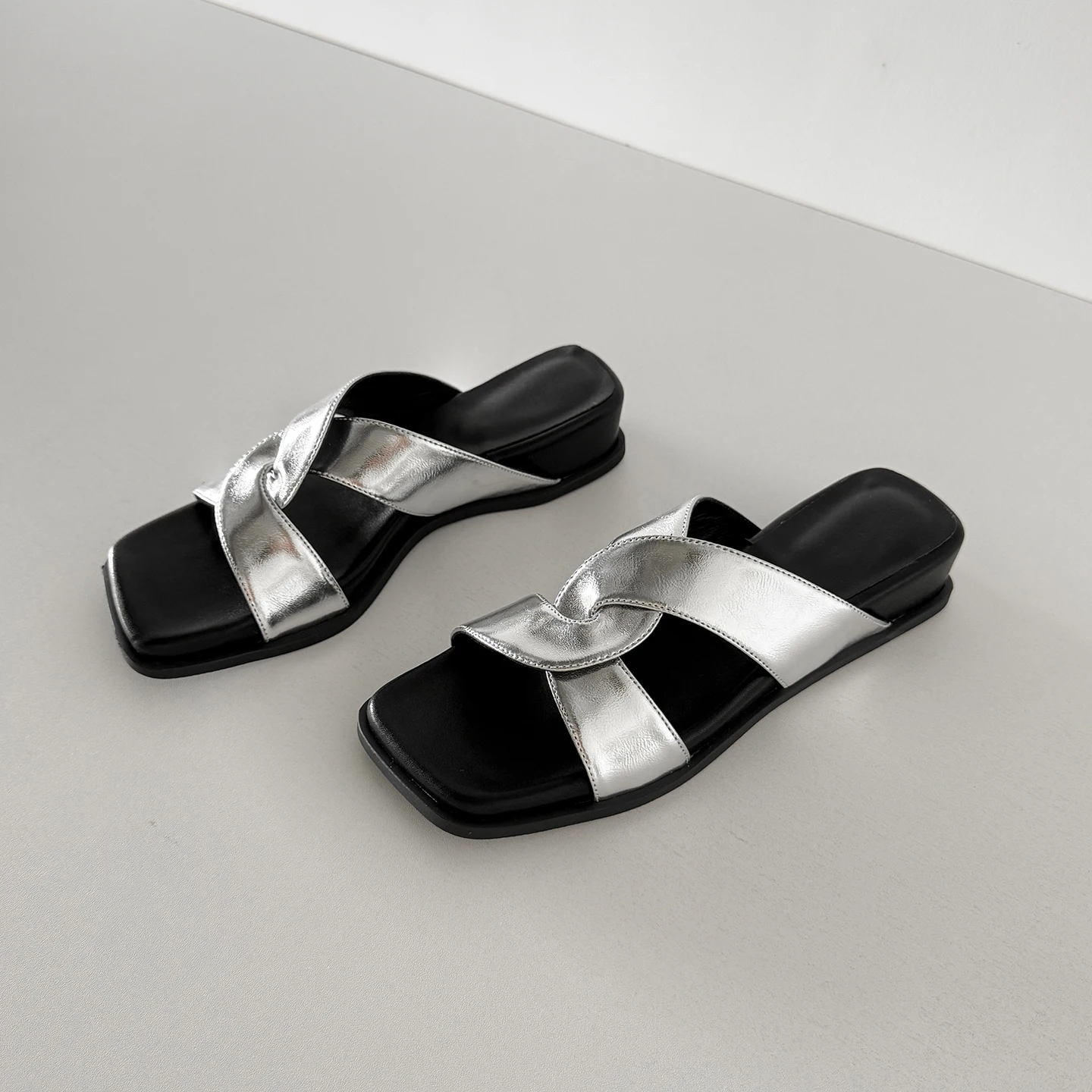 

Lambskin Textured Fashion Spring Summer New Square Toe Wedge Mid Heel Comfortable Women‘s Sandals,Women‘s High Heels Beach Shoes