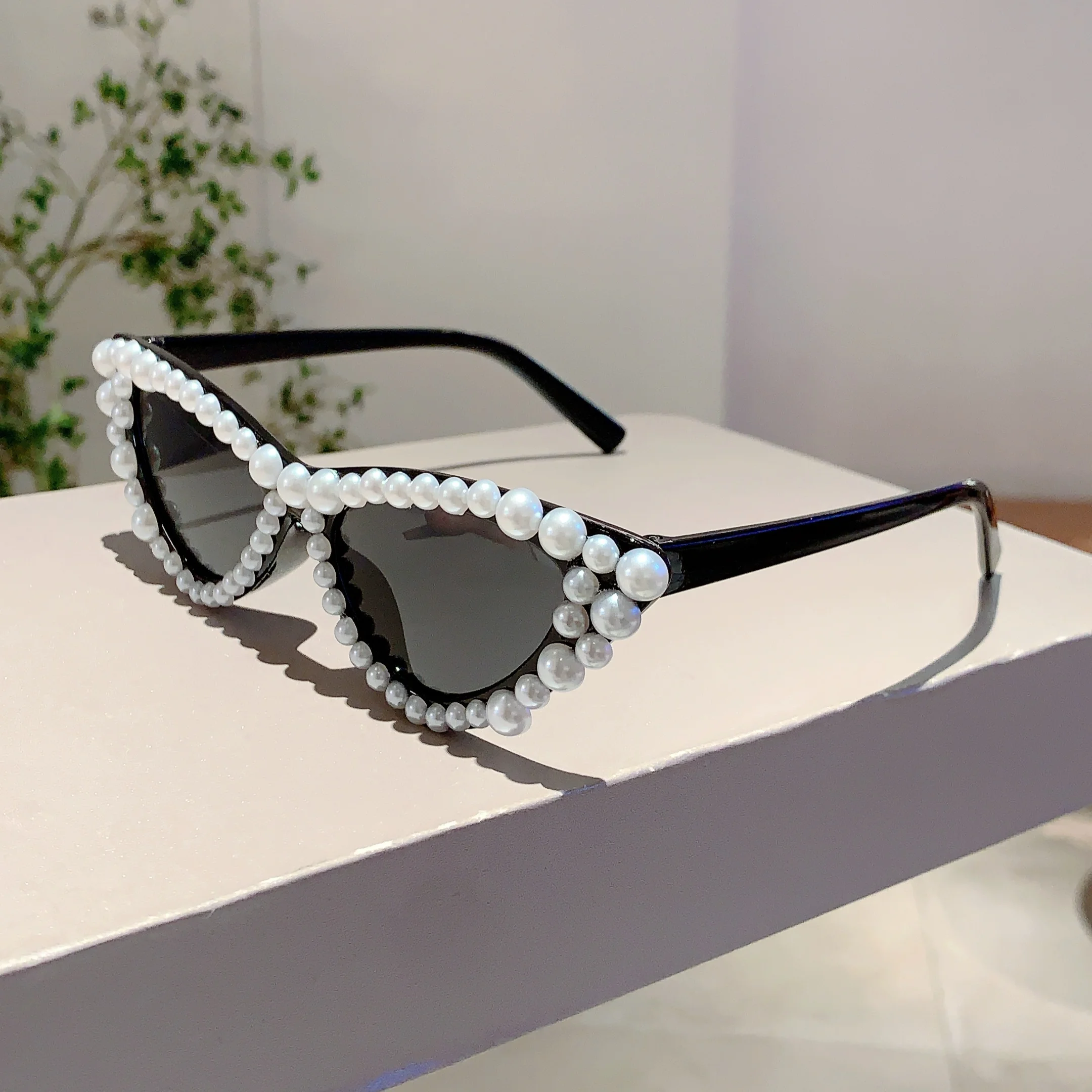 KAMMPT Vintage okulary przeciwsłoneczne kocie oczy z perłami damskie nowe stylowe cukierkowe odcienie kolorów modny projekt marki dekoracyjne