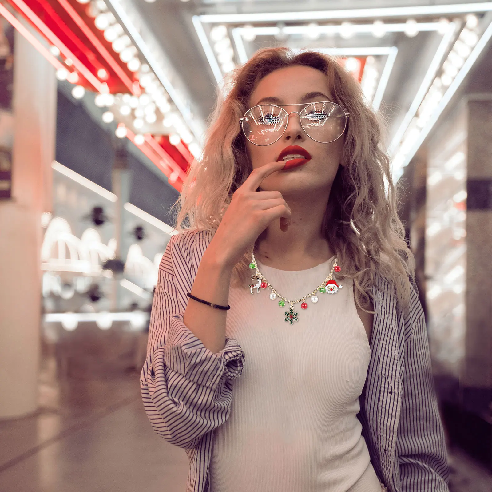 

Xmas Theme Necklace Snowflake Pendant Girls Alloy Jewelry Durable Christmas Gift Women Elegant Chain Xmas Theme Necklace