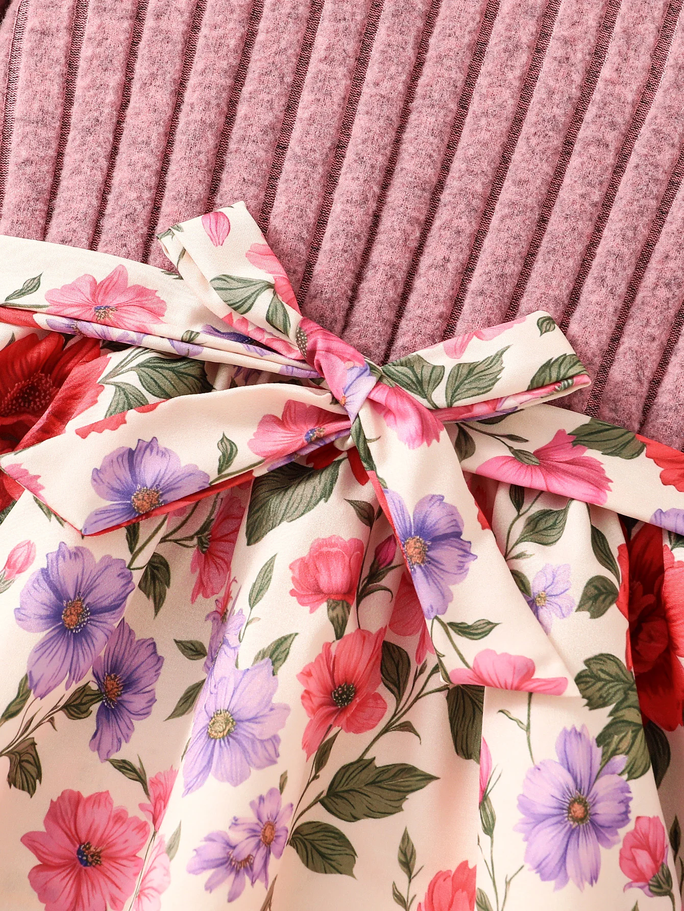 فستان بناتي كاجوال كاجوال بأكمام طويلة مزين بالزهور مع فيونكة لشد الخصر وأنماط الربيع والخريف والشتاء. فستان منسوج بأكمام منتفخة ومضلع غير منتظم للفتيات الأوروبيات والأمريكي. فستان الأميرة المطبوع بالزهور أنيق وحلو للفتيات المراهقات، فستان المظلة، فستان مرقع للفتيات، مناسب للأعمار من 8 إلى 10-11-12، مناسب للارتداء اليومي، والحفلات، والهدايا العطلات، والحفلات