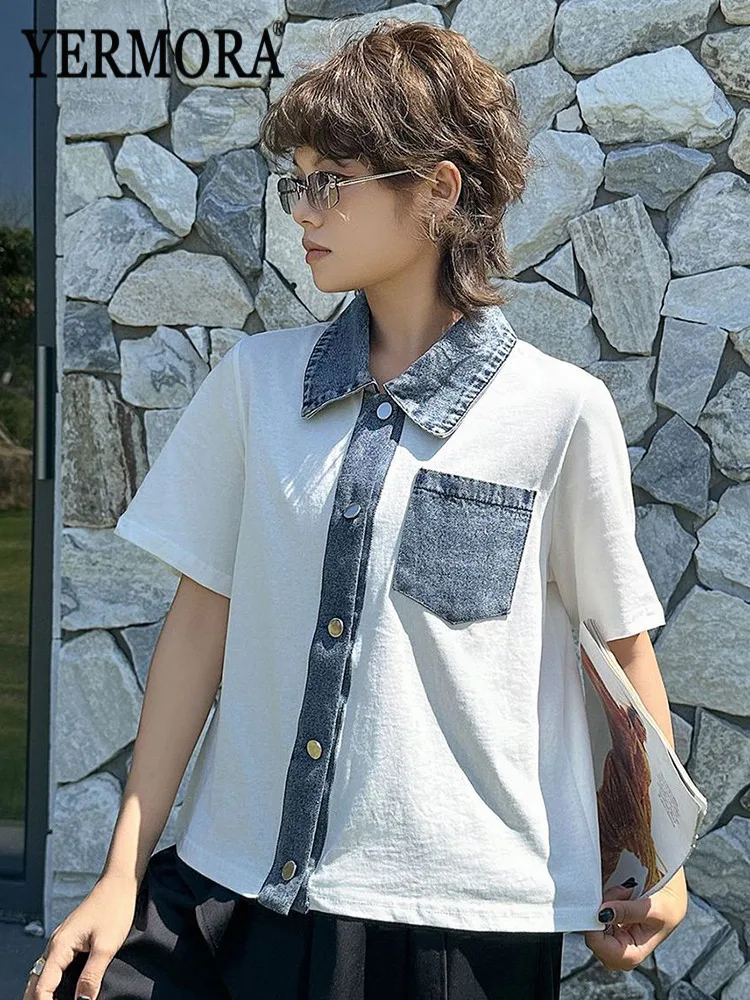 

YERMORA Белая джинсовая блузка с карманами и вставками для женщин, с отложным воротником, коротким рукавом, свободного кроя, новая модная рубашка, тренд весна-осень 2026