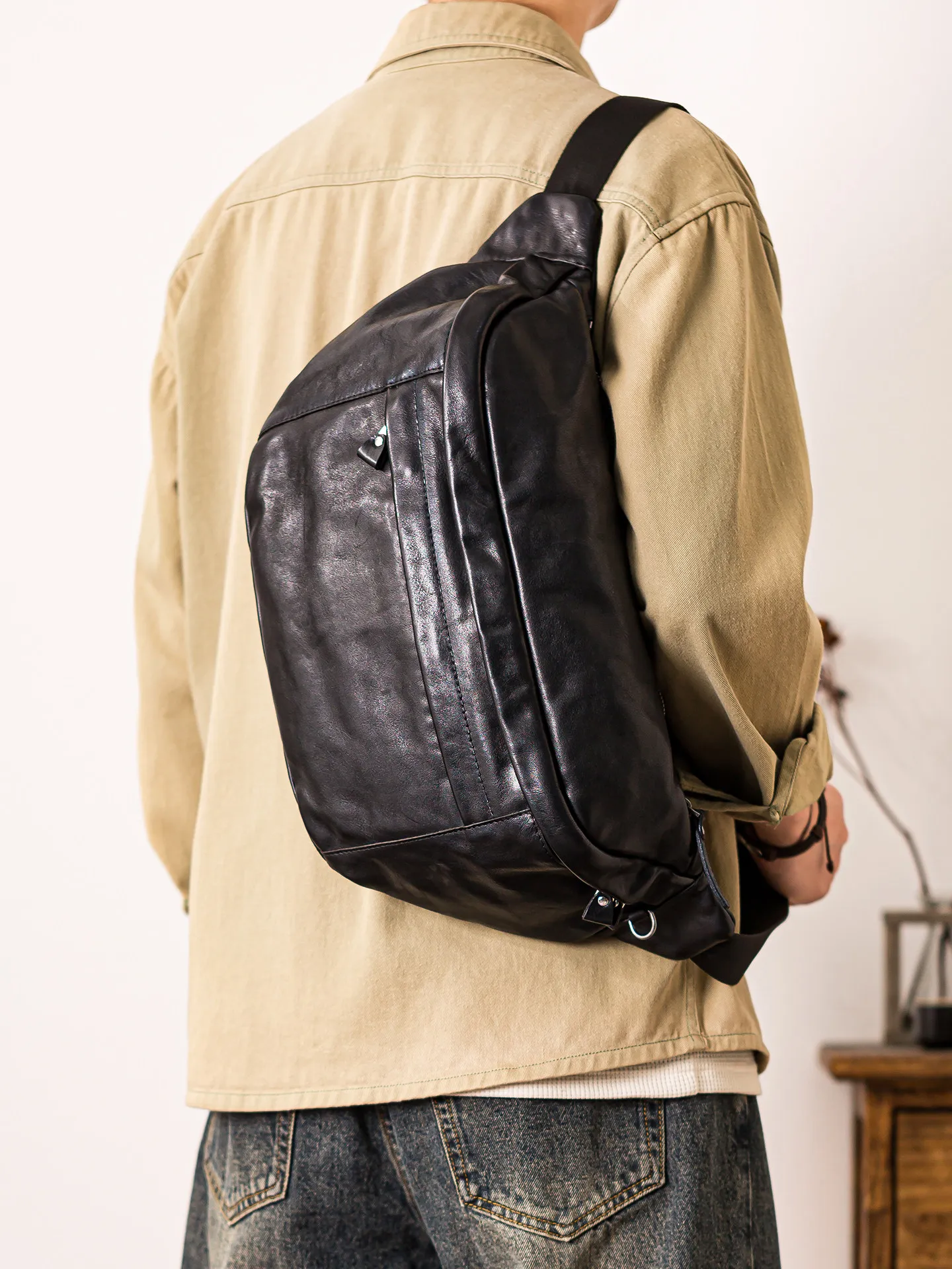 

PNDME casual luxury genuine leather large-capacity men chest bag fashion designer handmade cow leather motorcycle crossbody bag